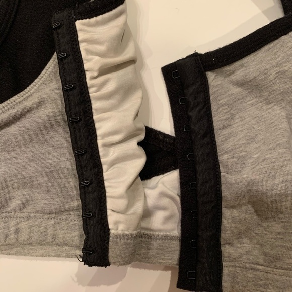 Fruit of the Loom Snap Front Sports Bra - 34C - Picture 9 of 10